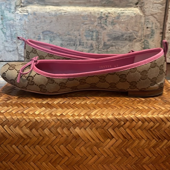 EUC GUCCI Canvas Monogrammed Flats with Pink Trim/Bow Sz 41 with Dustbag - Picture 9 of 13